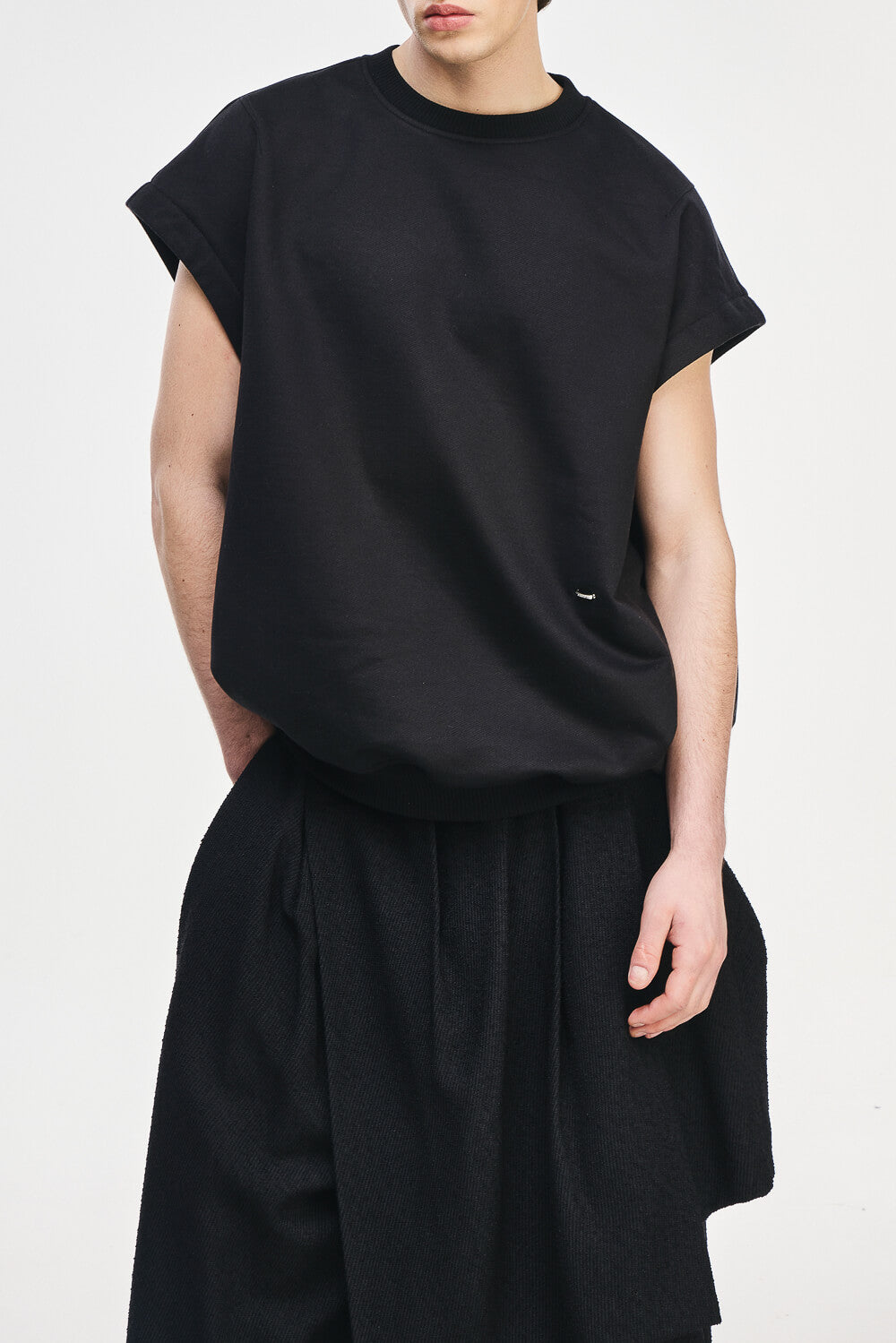 Embroidered Sleeveless Crewneck Sweatshirt Black
