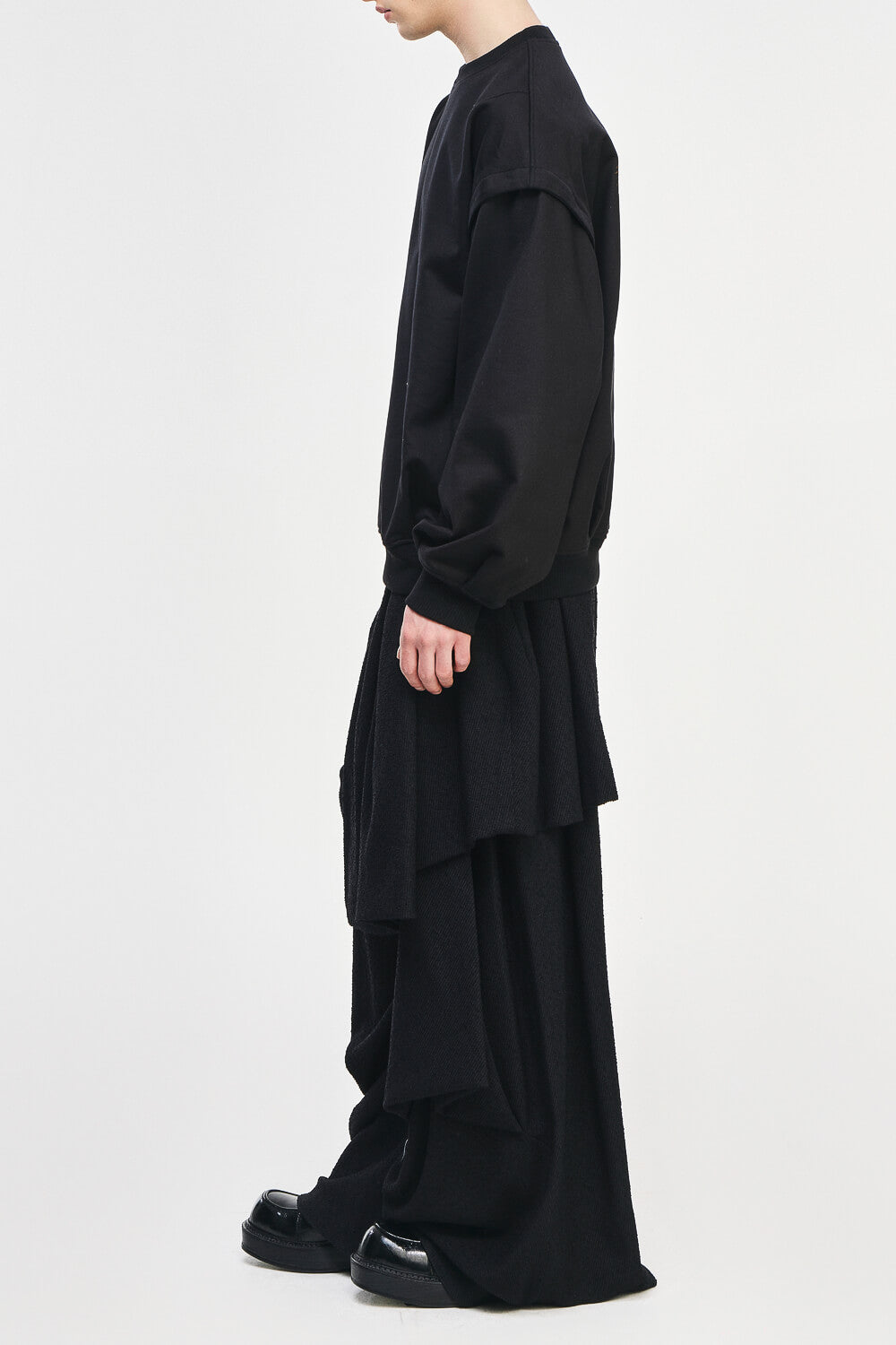 Embroidered Sleeveless Crewneck Sweatshirt Black