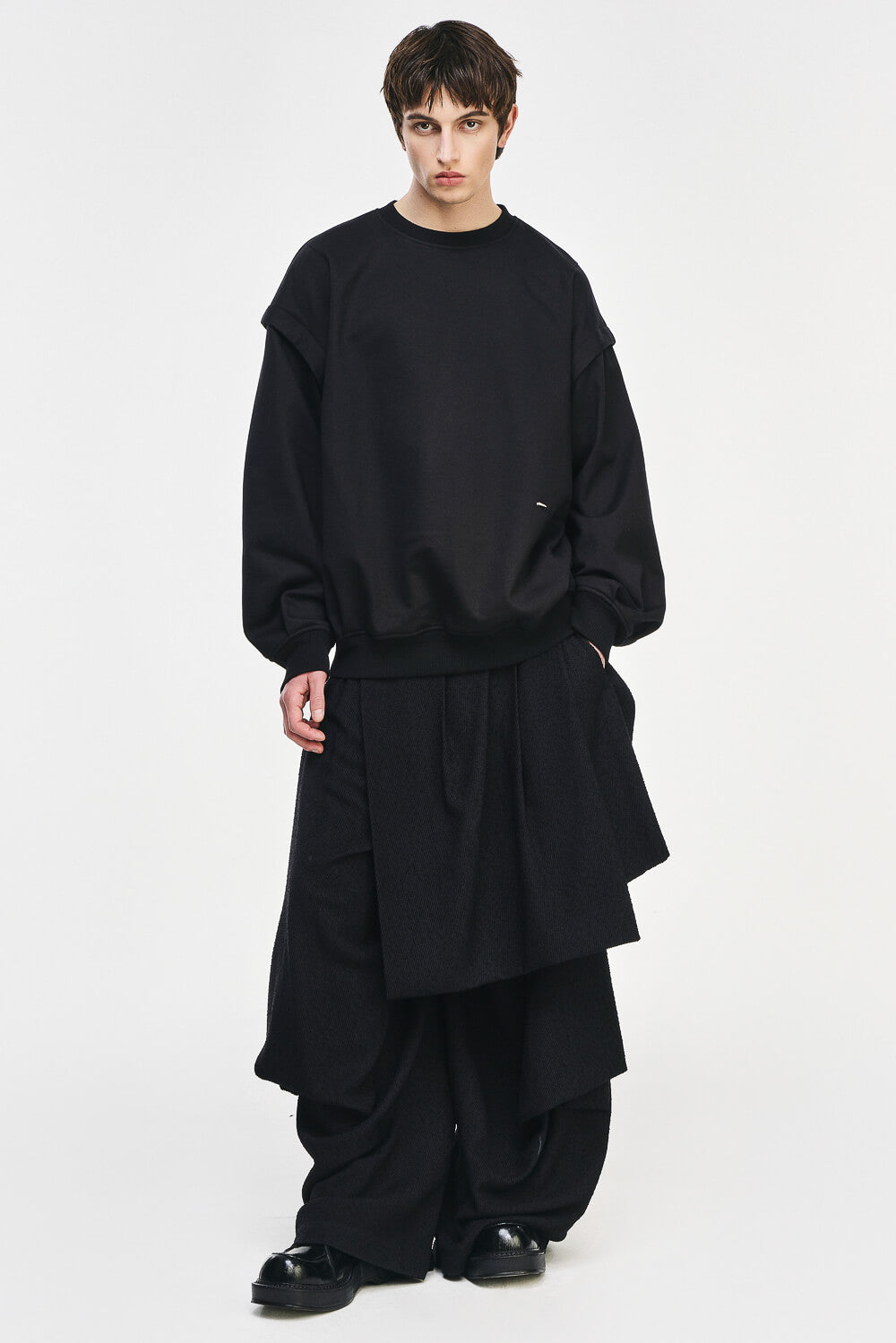 Embroidered Sleeveless Crewneck Sweatshirt Black