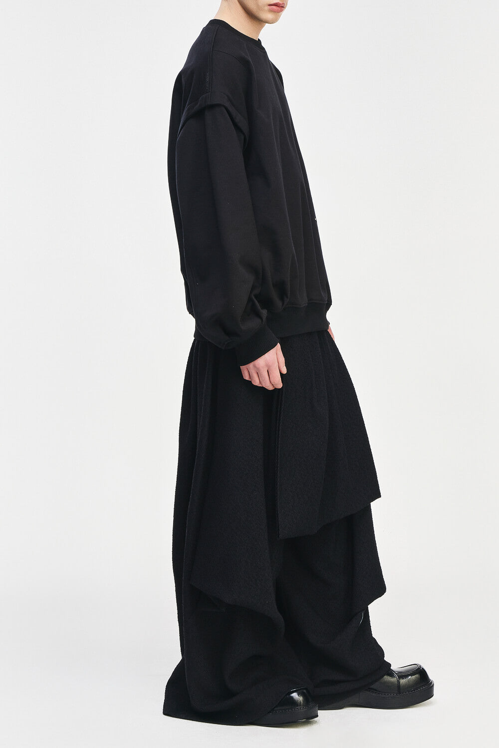 Embroidered Sleeveless Crewneck Sweatshirt Black