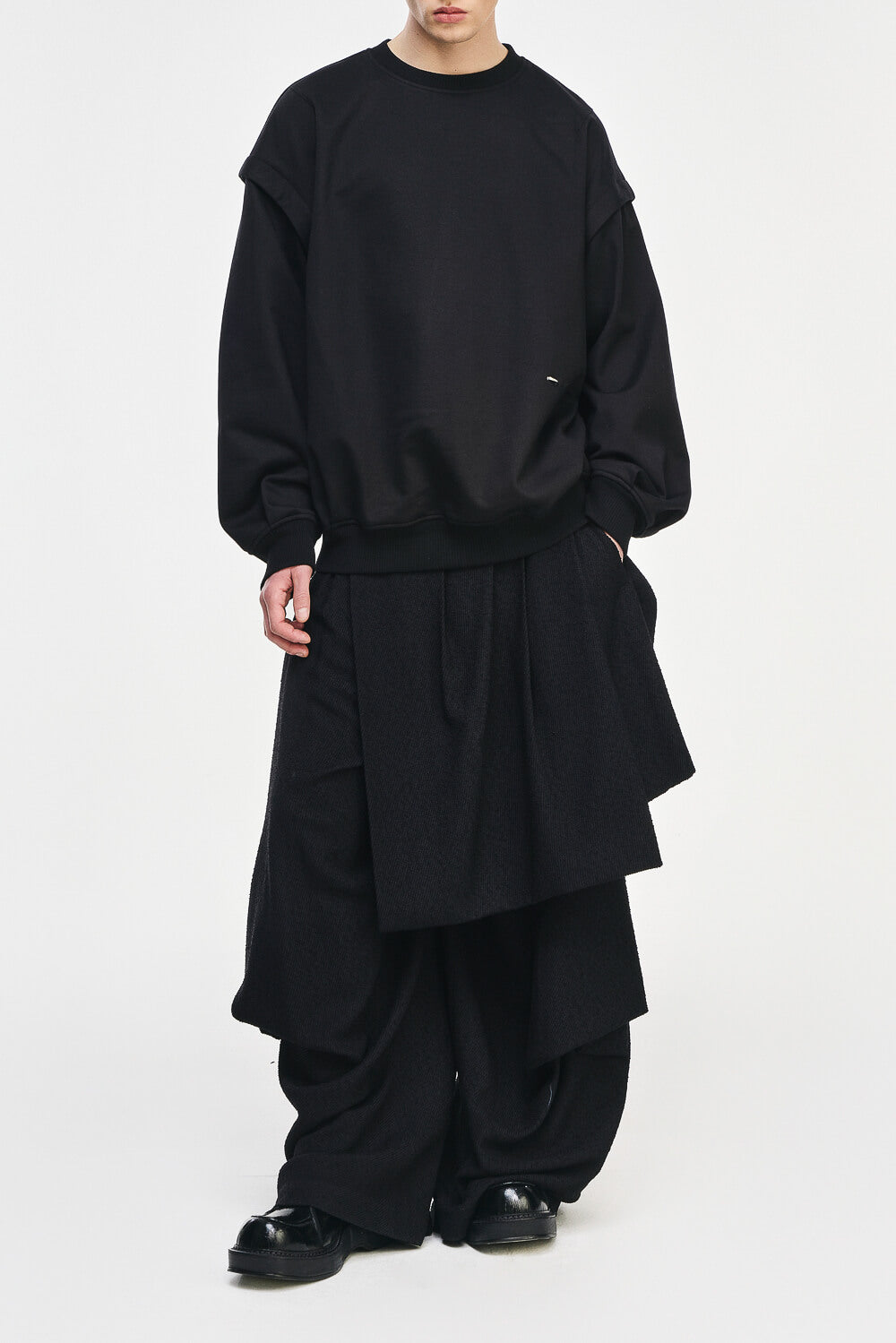 Embroidered Sleeveless Crewneck Sweatshirt Black