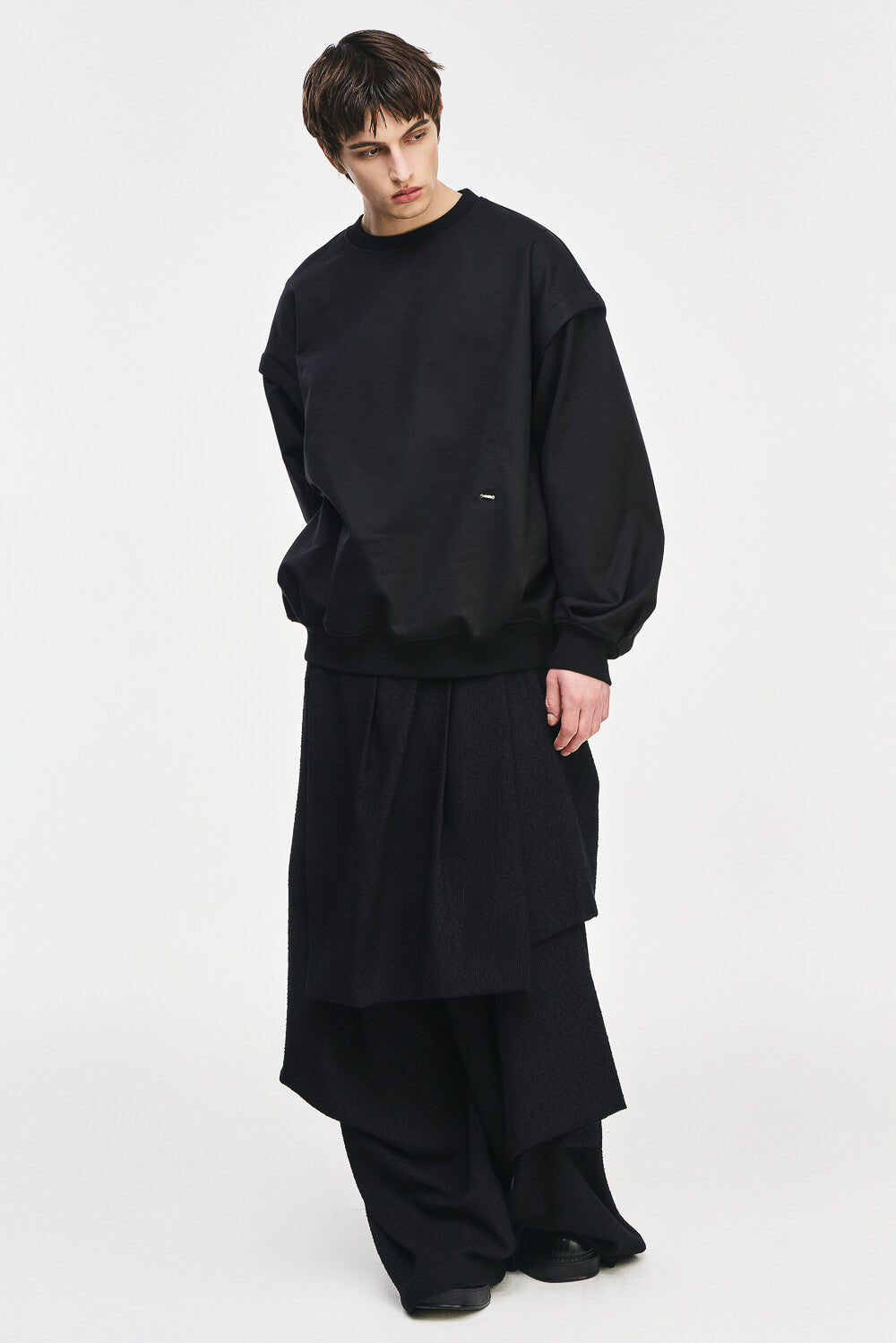 Embroidered Sleeveless Crewneck Sweatshirt Black