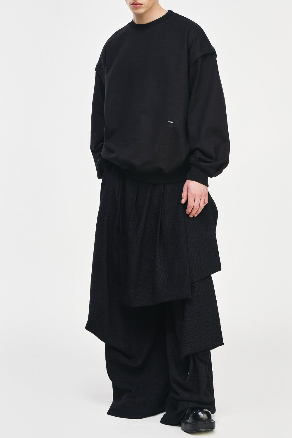 Embroidered Sleeveless Crewneck Sweatshirt Black