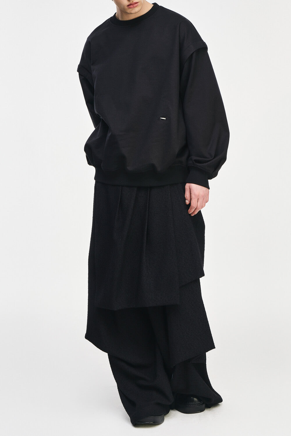 Embroidered Sleeveless Crewneck Sweatshirt Black
