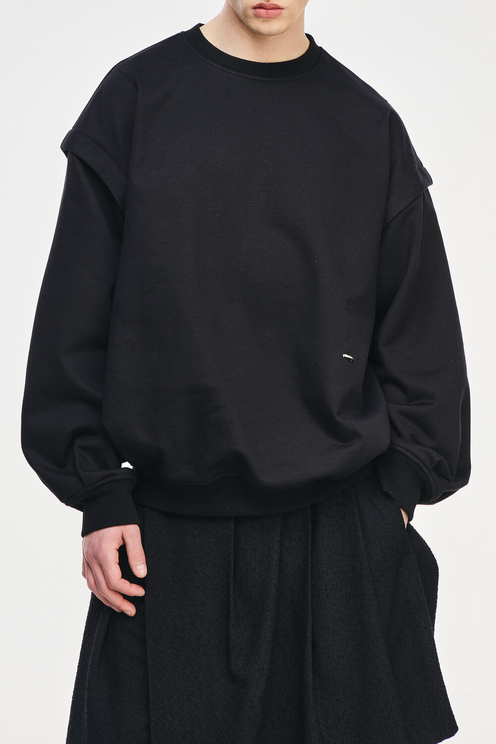 Embroidered Sleeveless Crewneck Sweatshirt Black