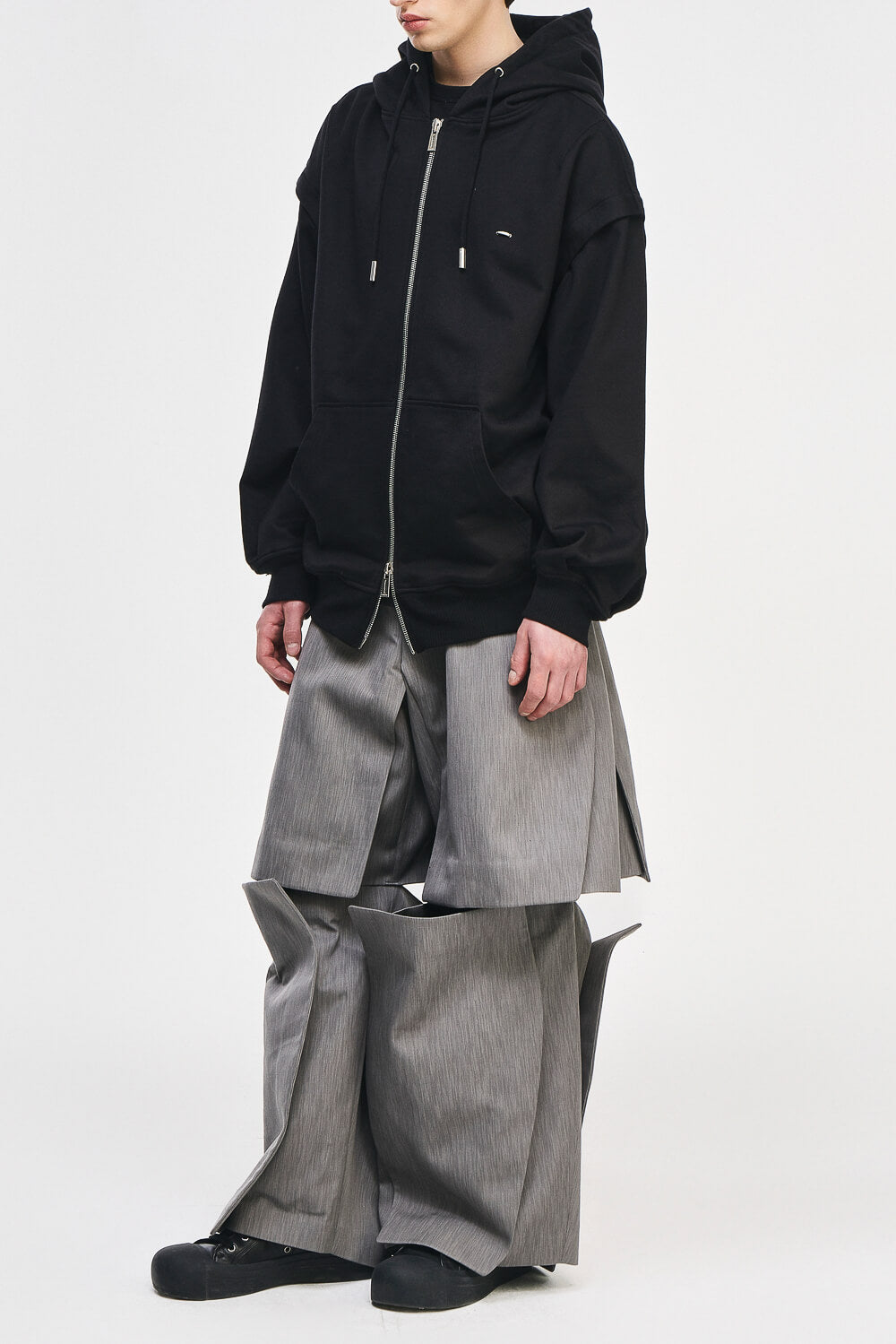 Embroidered Sleeveless Zip-Up Jacket Black