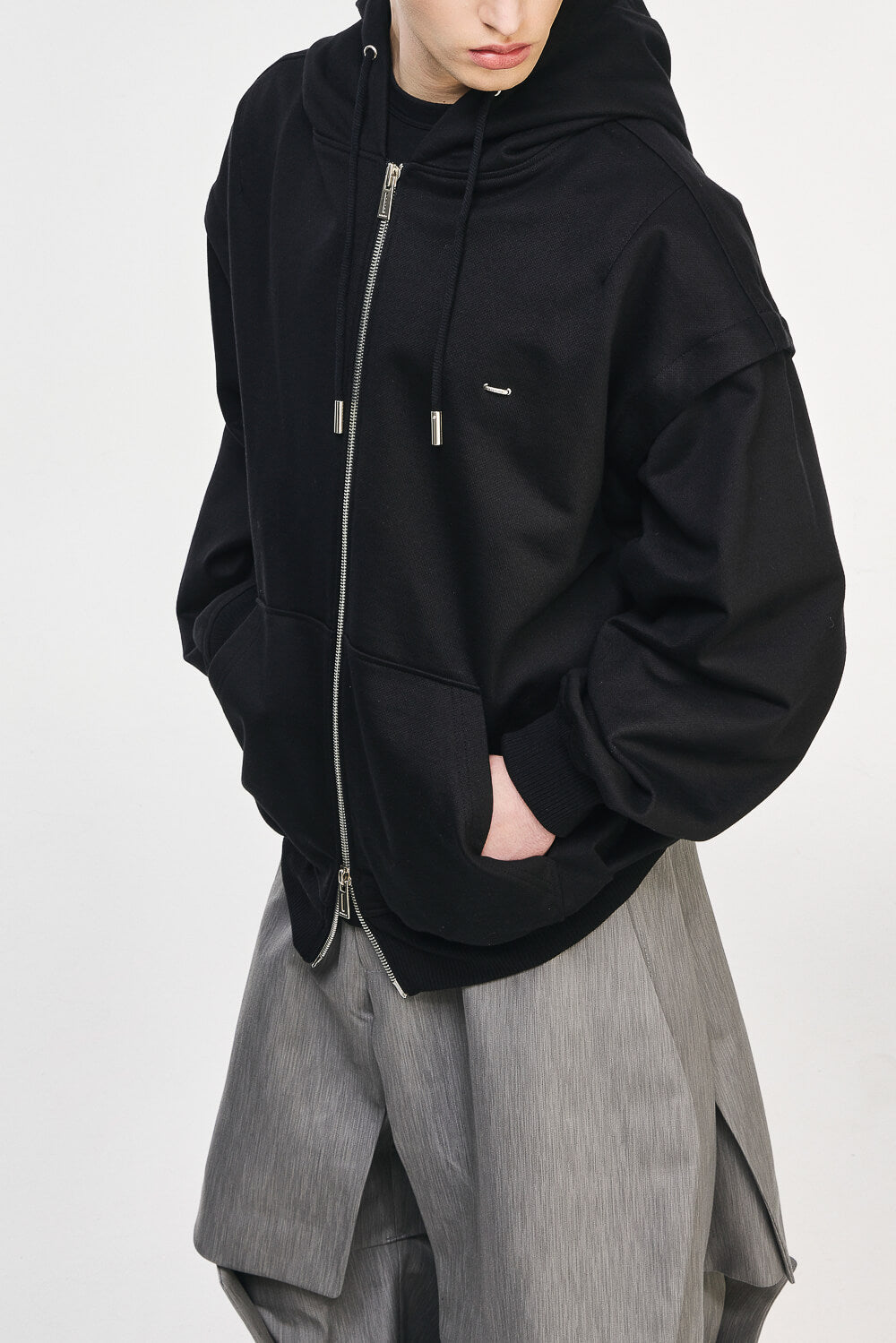 Embroidered Sleeveless Zip-Up Jacket Black