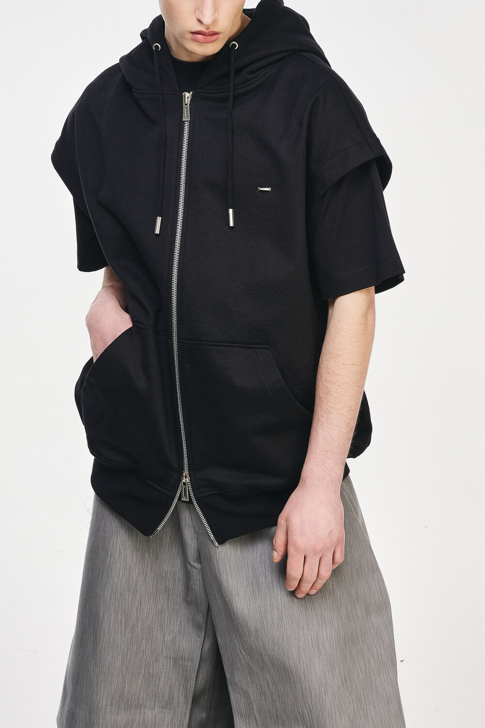Embroidered Sleeveless Zip-Up Jacket Black