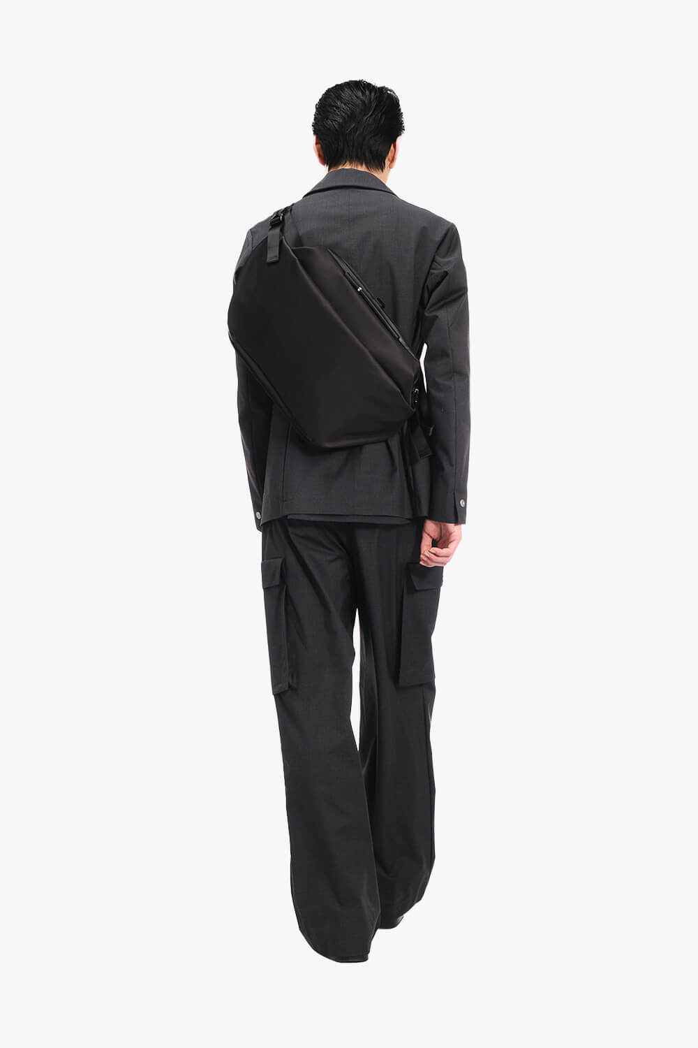 Isarau L Sleek Crossbody Bag Black