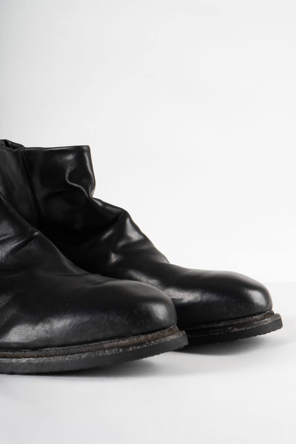 Italian Calf Leather Mid Zip-Up Crest Chelsea Boot Black