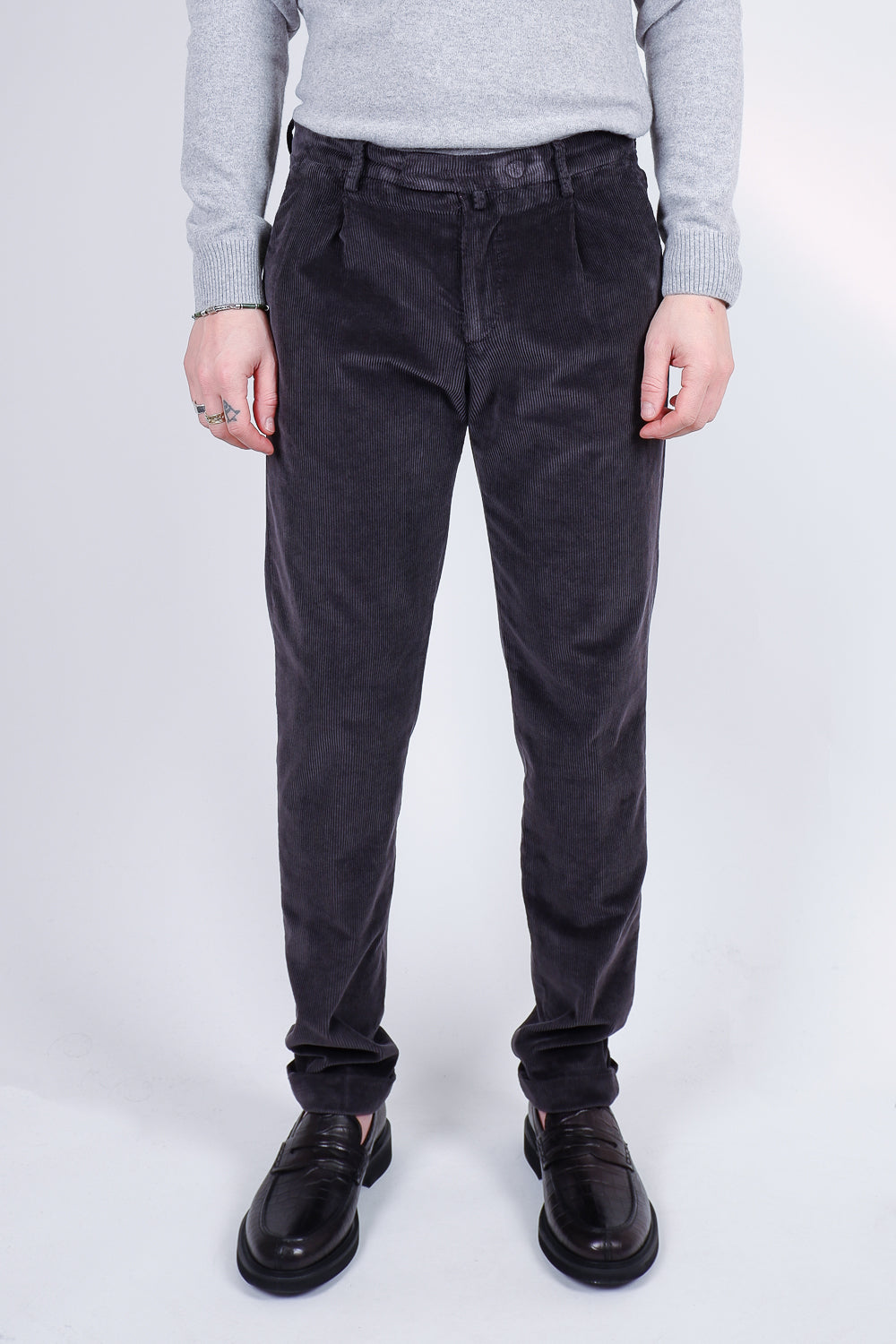 Buy the Briglia Italian Corduroy Trouser in Charcoal at Intro. Spend £50 for free UK delivery. Official stockists. We ship worldwide.