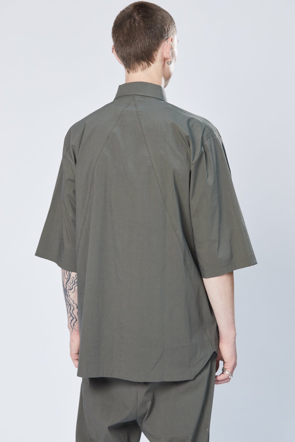 Buy the Thom Krom M H 145 Shirt in Green at Intro. Spend £50 for free UK delivery. Official stockists. We ship worldwide.