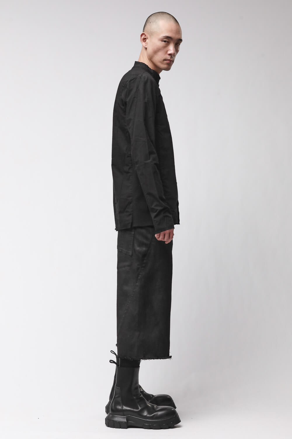 M H 184 Raw Hems Stand-Up Collar Shirt Black