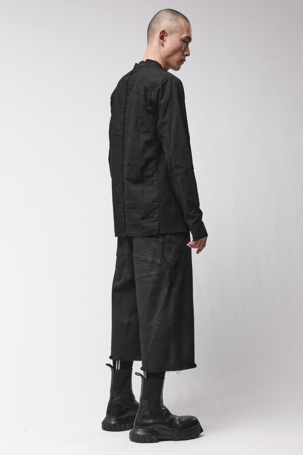 M H 184 Raw Hems Stand-Up Collar Shirt Black
