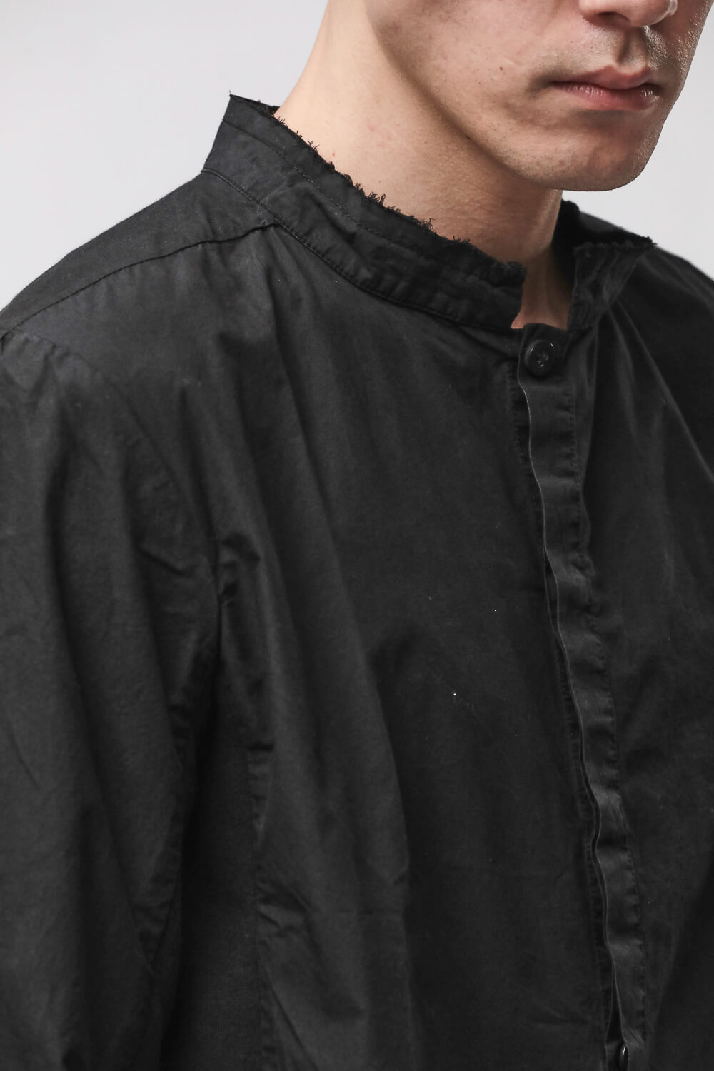 M H 184 Raw Hems Stand-Up Collar Shirt Black