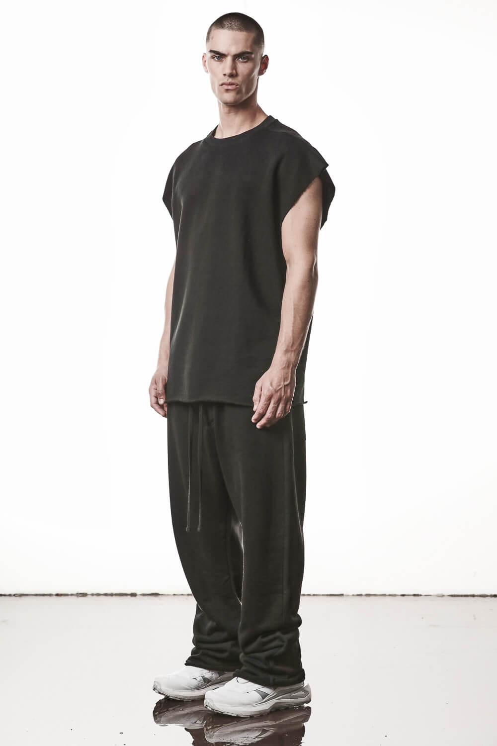 M S 190 Sleeveless Sweatshirt Black