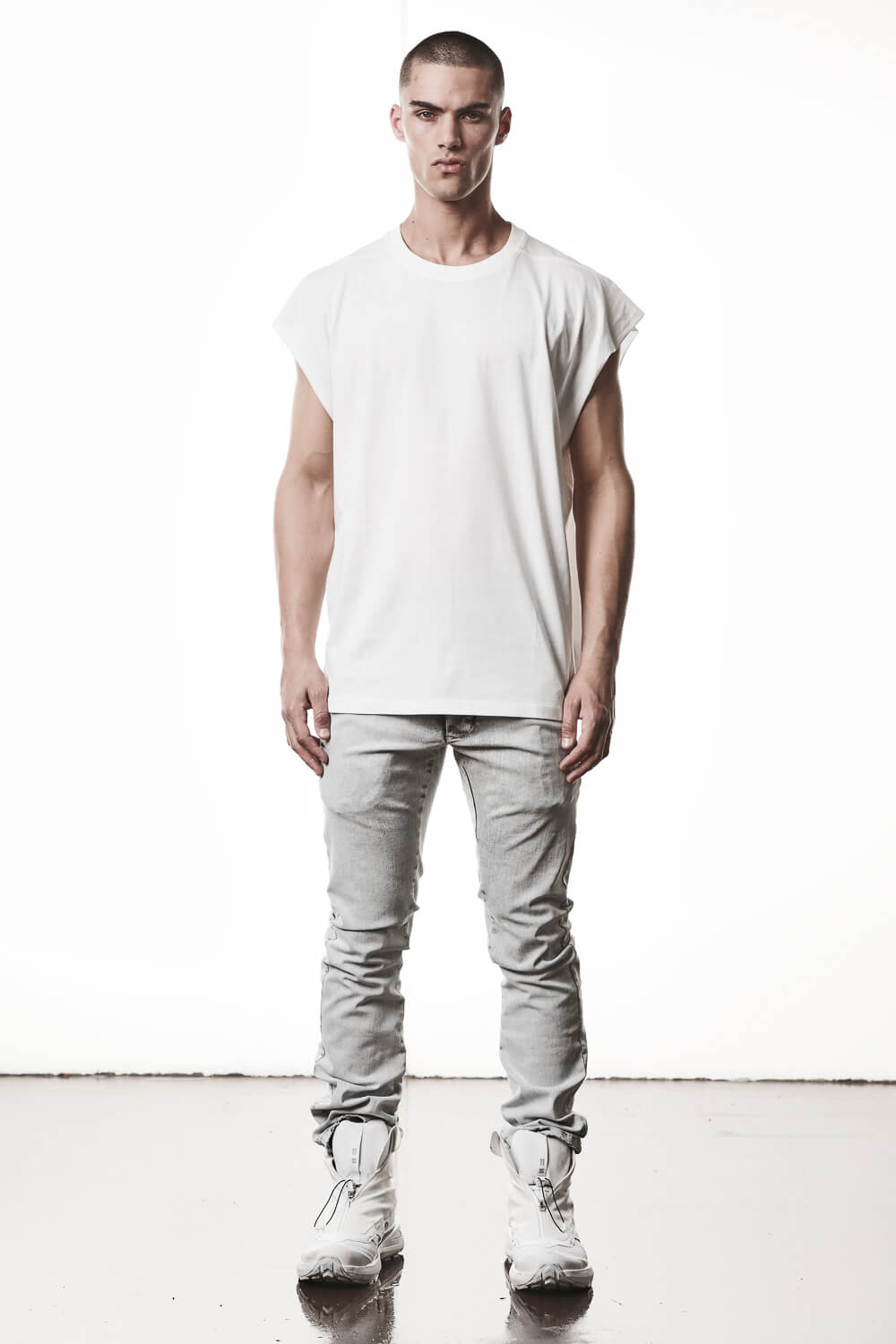 M T 102 Slim Fit Jeans Light Grey