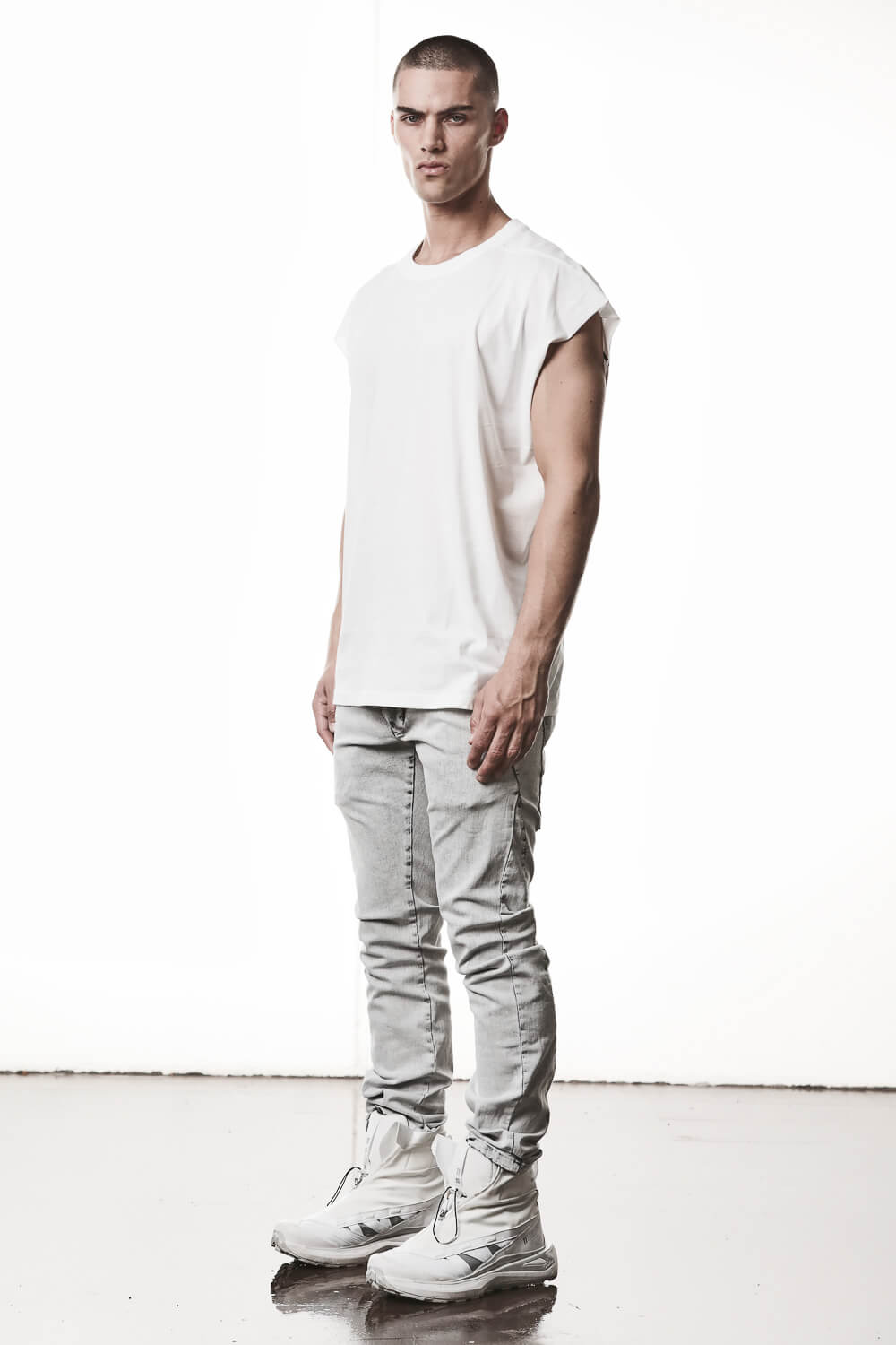 M T 102 Slim Fit Jeans Light Grey