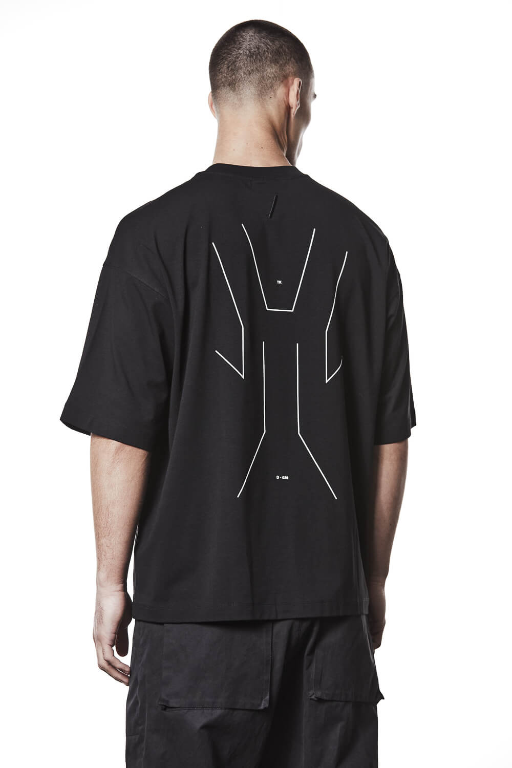 M TS 909 Back Slash Logo T-Shirt Black