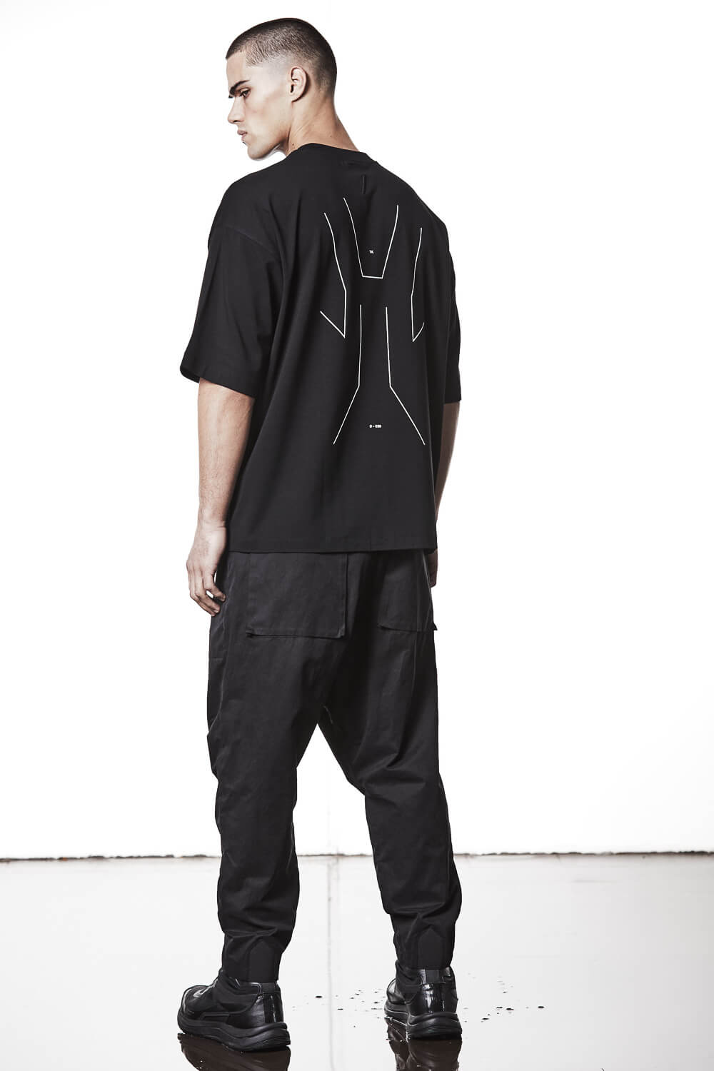 M TS 909 Back Slash Logo T-Shirt Black