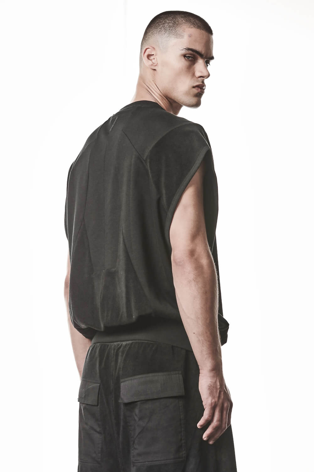 M TS 917 Crewneck Sleeveless T-Shirt Black