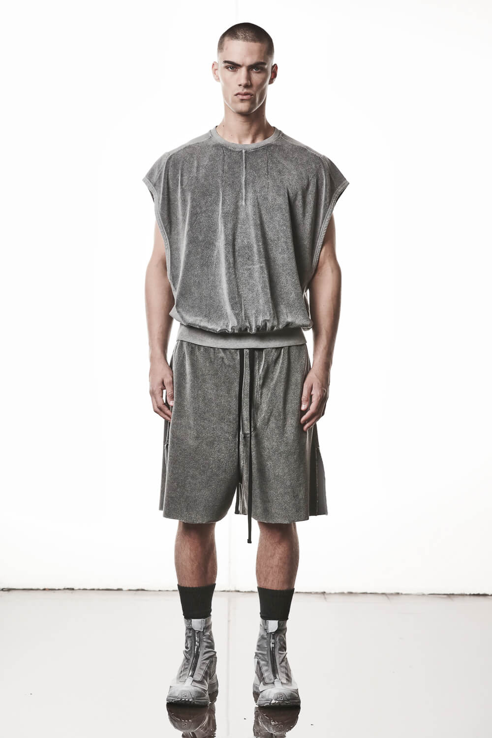 M TS 917 Crewneck Sleeveless T-Shirt Dark Grey