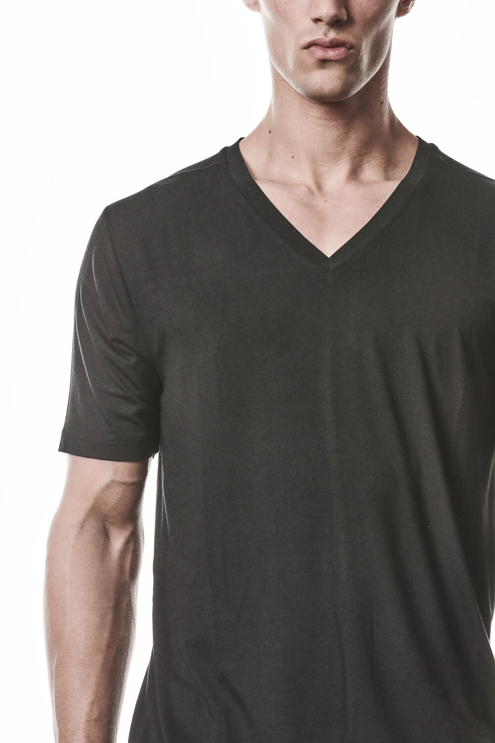 M TS 945 V-Neck T-Shirt Black