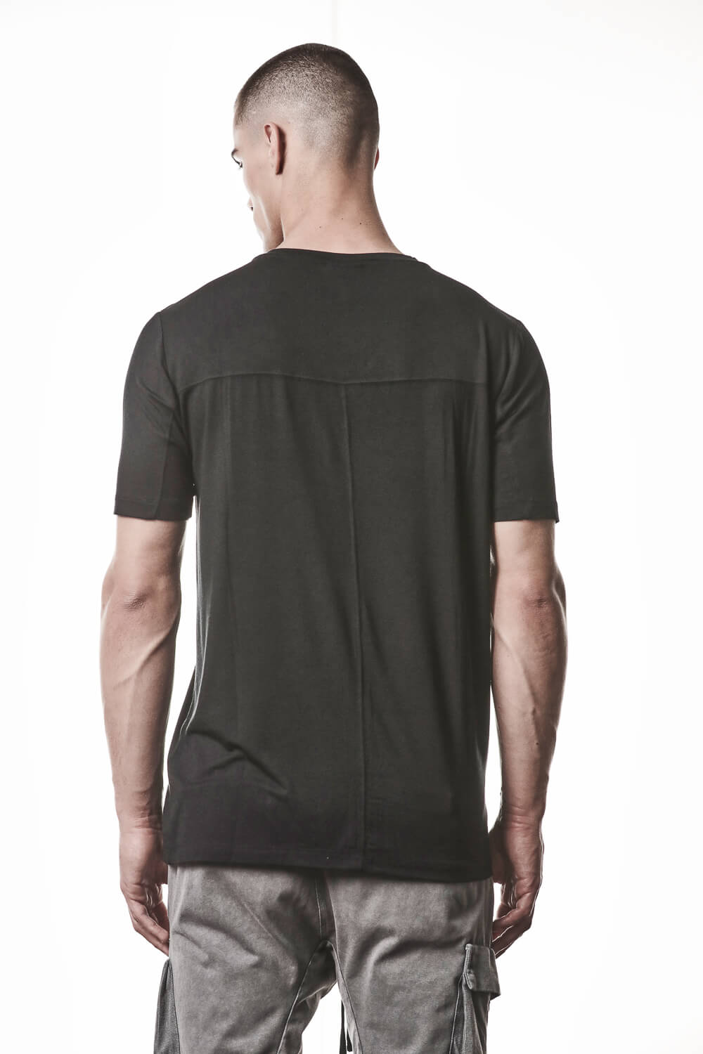 M TS 945 V-Neck T-Shirt Black