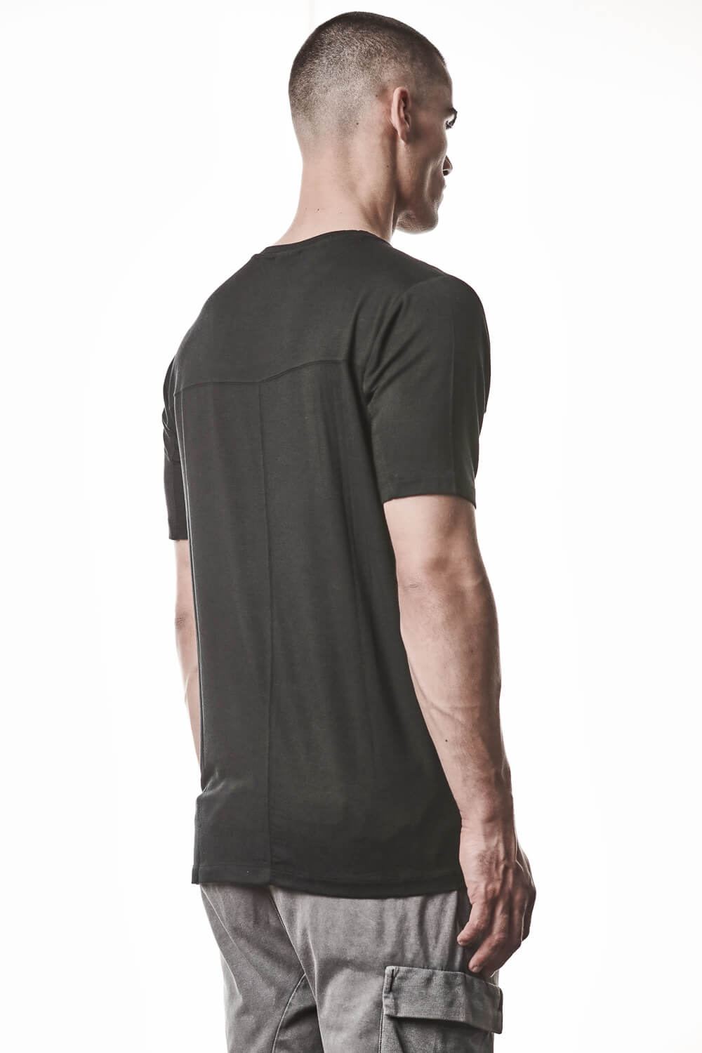 M TS 945 V-Neck T-Shirt Black
