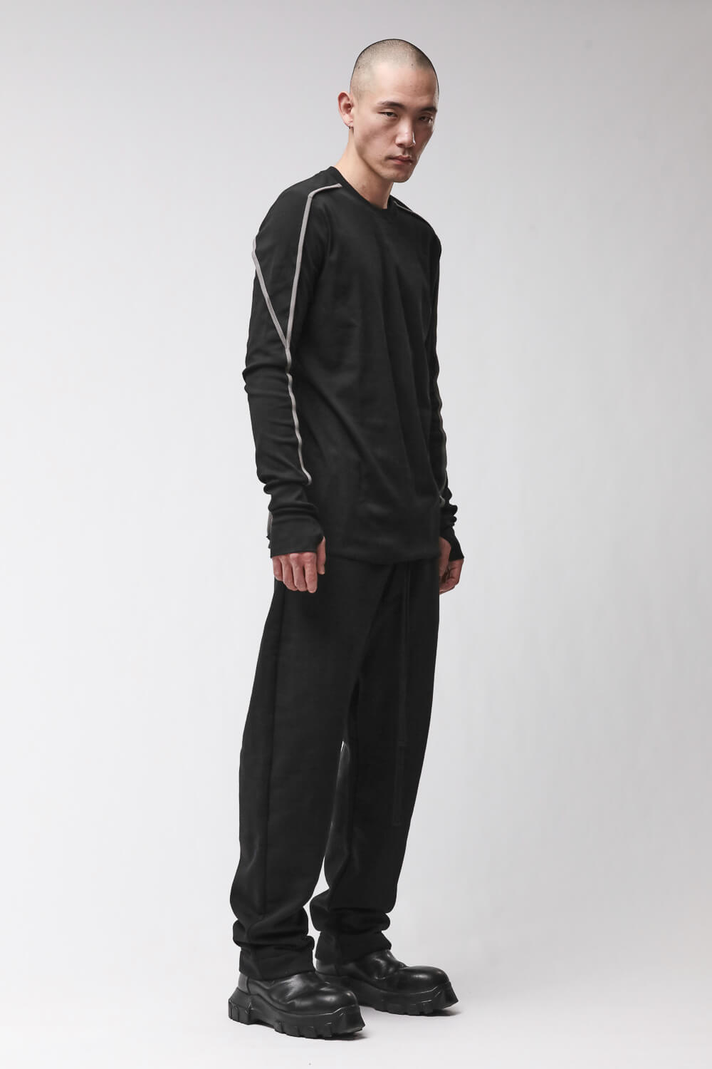 M TS 960 L/S Thumbhole Detail T-Shirt Black