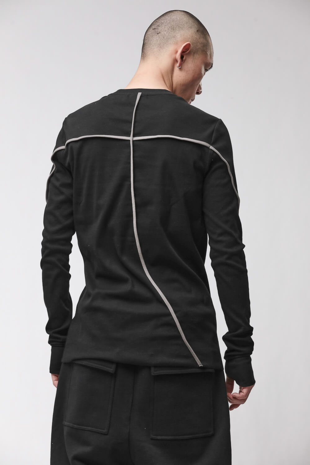 M TS 960 L/S Thumbhole Detail T-Shirt Black