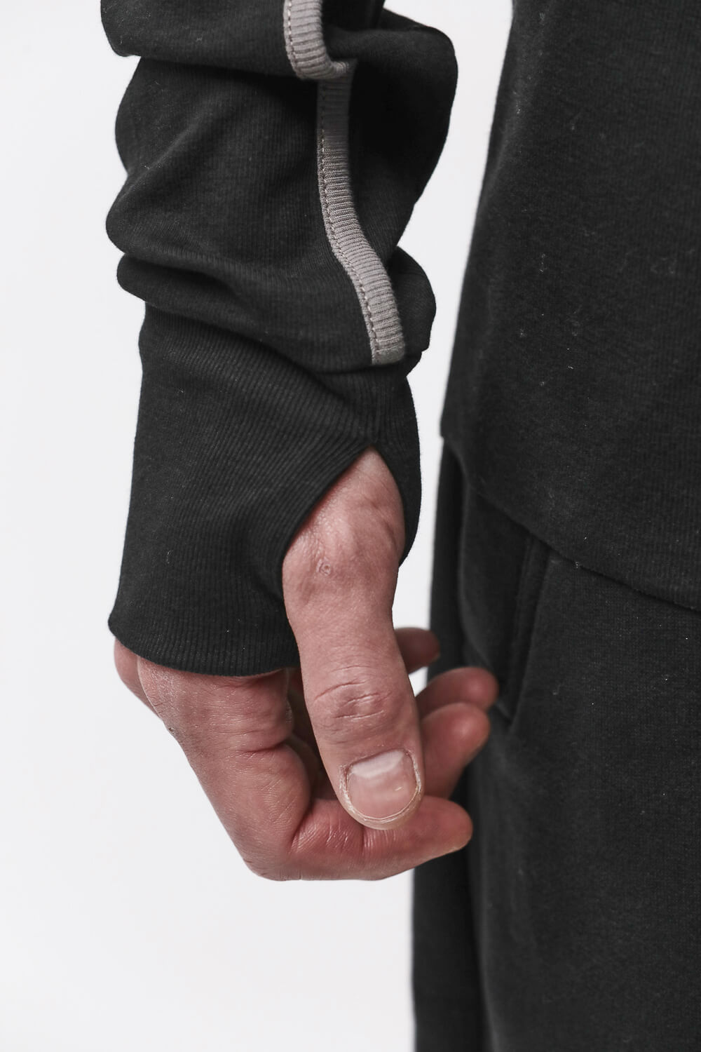 M TS 960 L/S Thumbhole Detail T-Shirt Black
