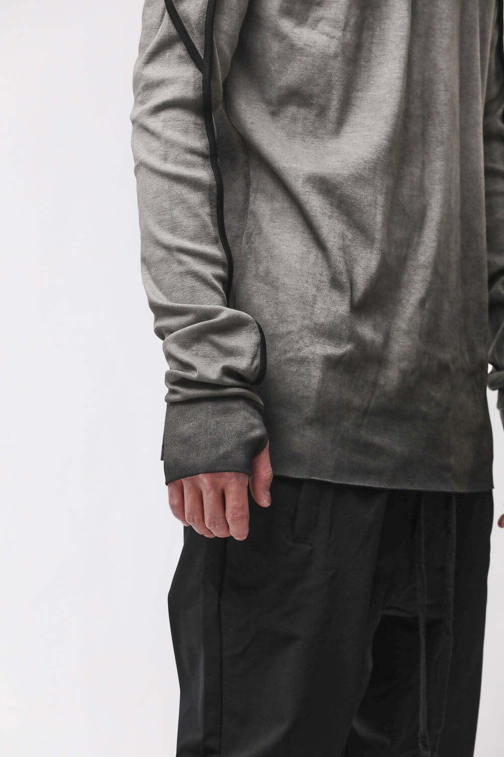 M TS 960 L/S Thumbhole Detail T-Shirt Grey
