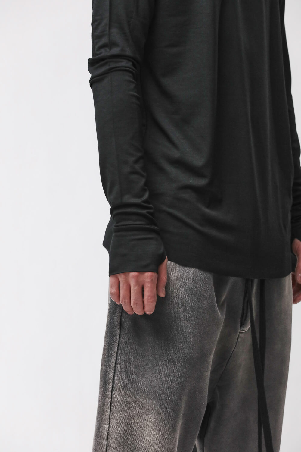 M TS 970 L/S Thumbhole Stitching Detail T-Shirt Black