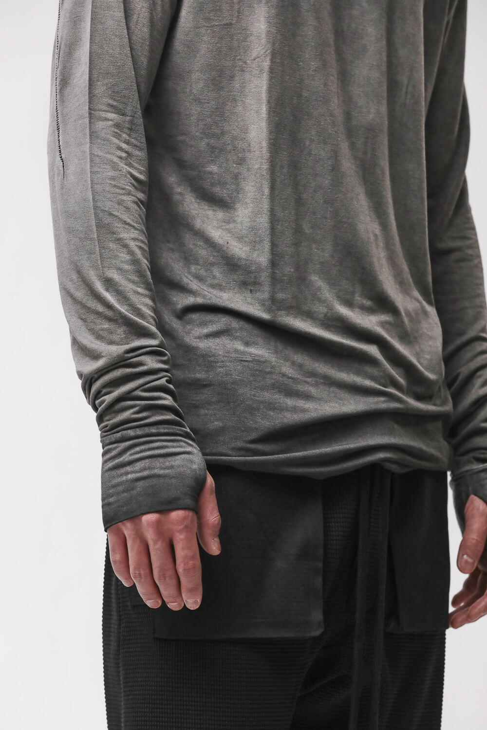 M TS 970 L/S Thumbhole Stitching Detail T-Shirt Grey