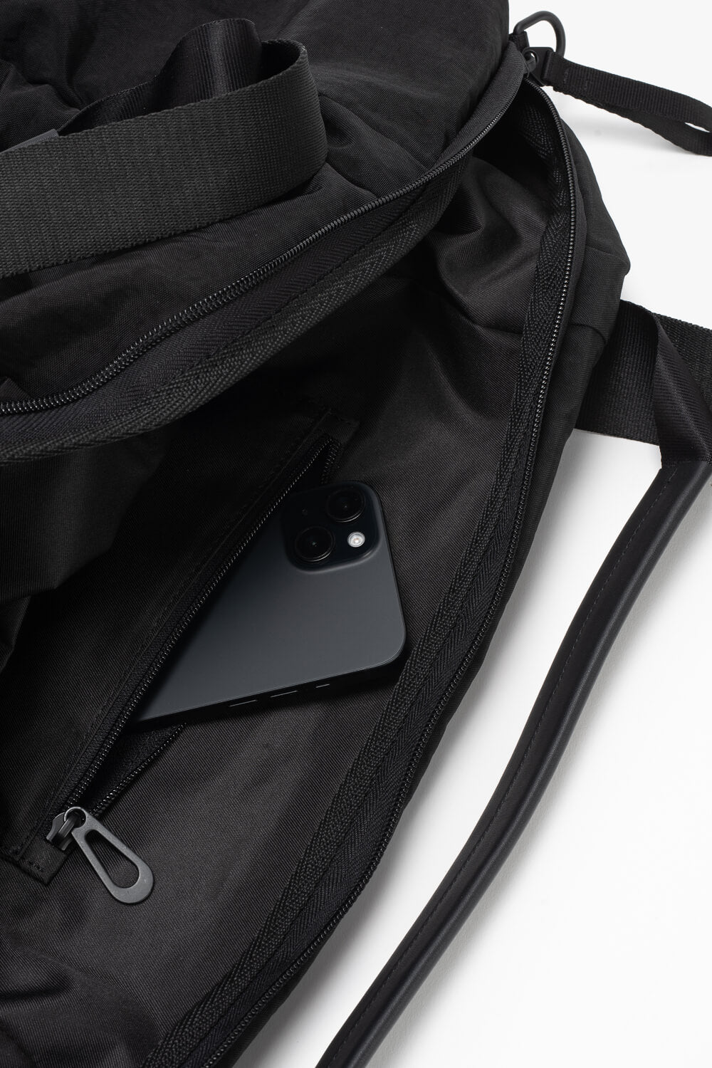 Minho Carbon Weekender Bag Black