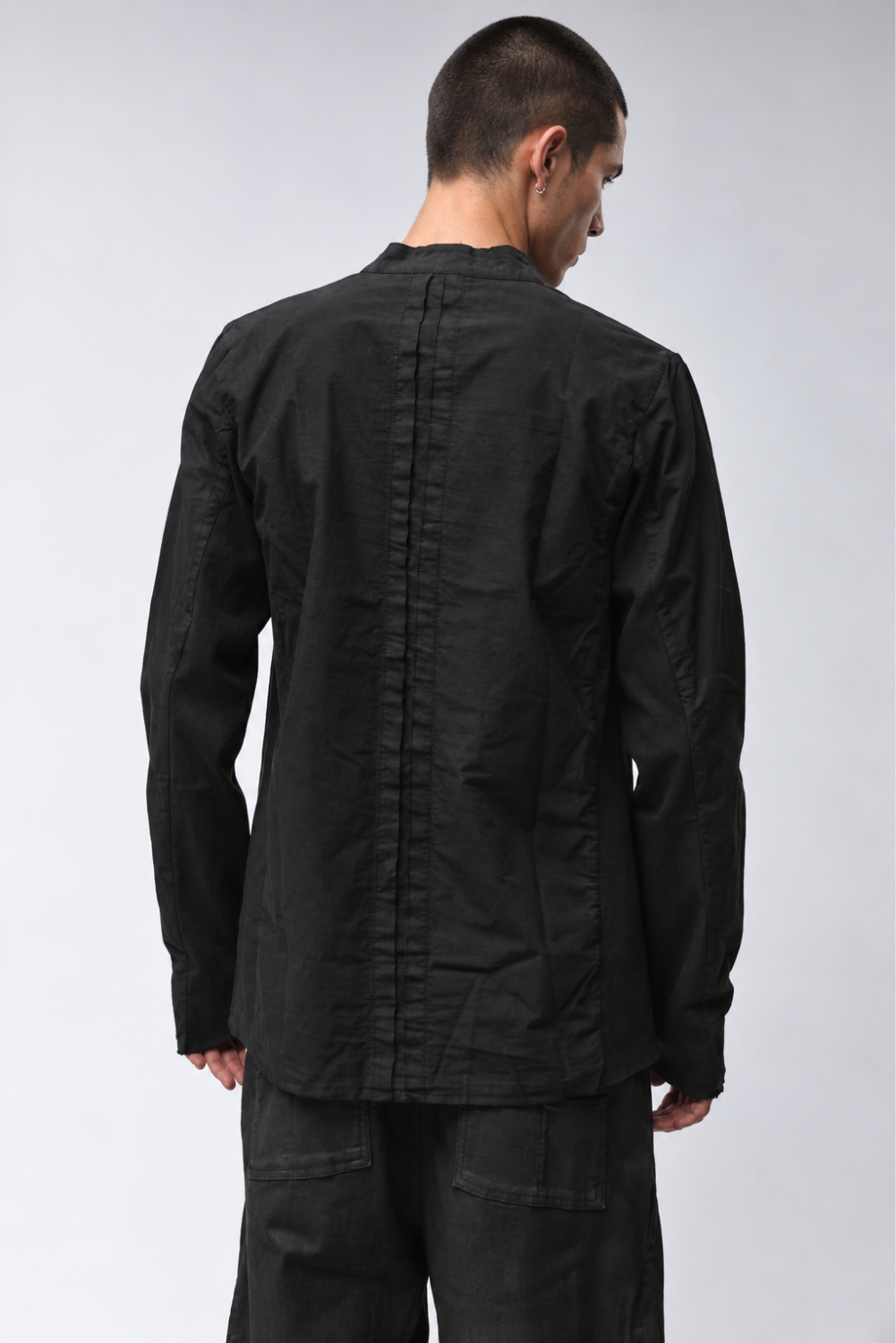 M H 184 Organic Cotton Stand-Up Collar Shirt W/ Raw Hems Black
