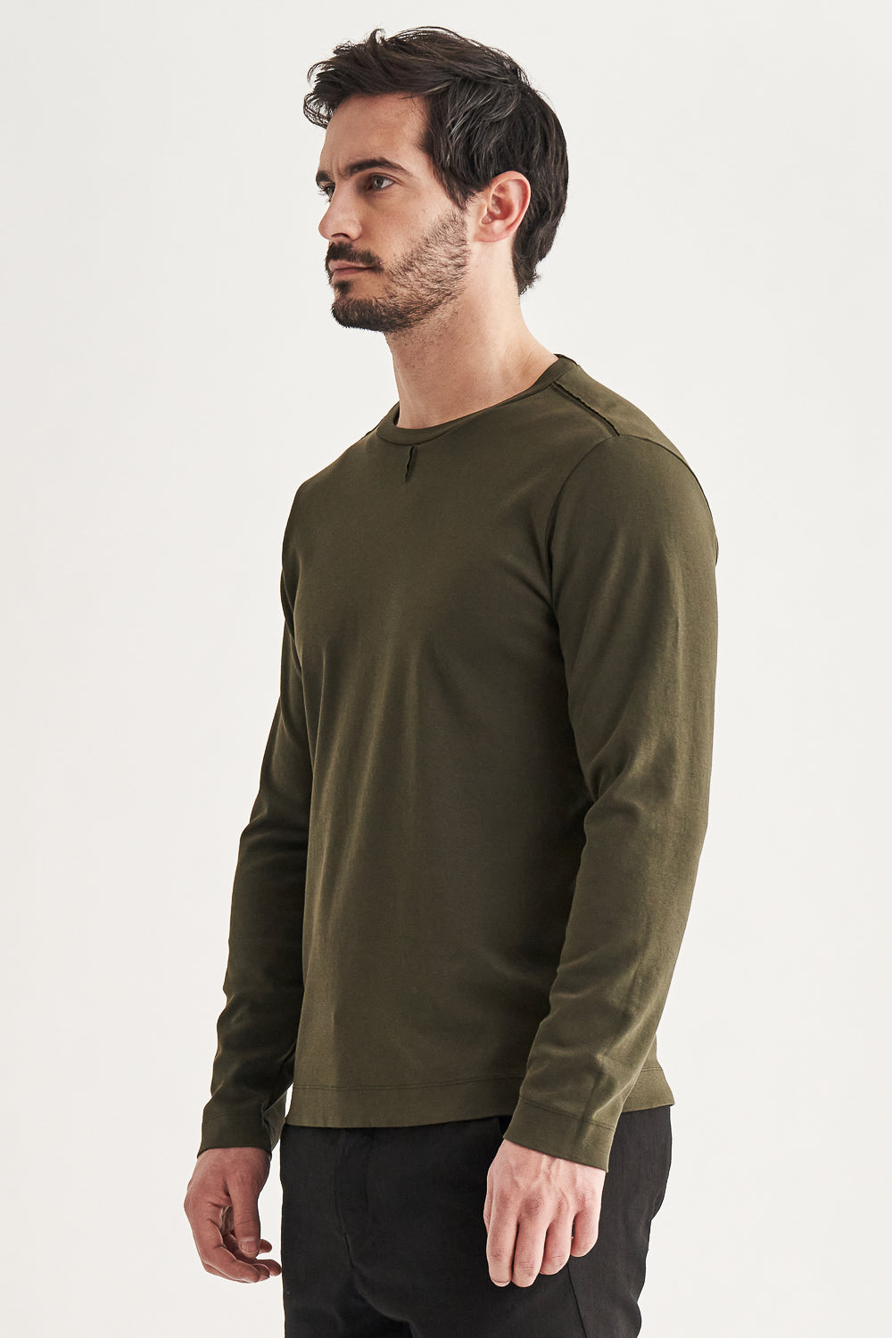 Buy the Transit Raw Cut Details Cotton T-Shirt in Khaki at Intro. Spend £50 for free UK delivery. Official stockists. We ship worldwide.