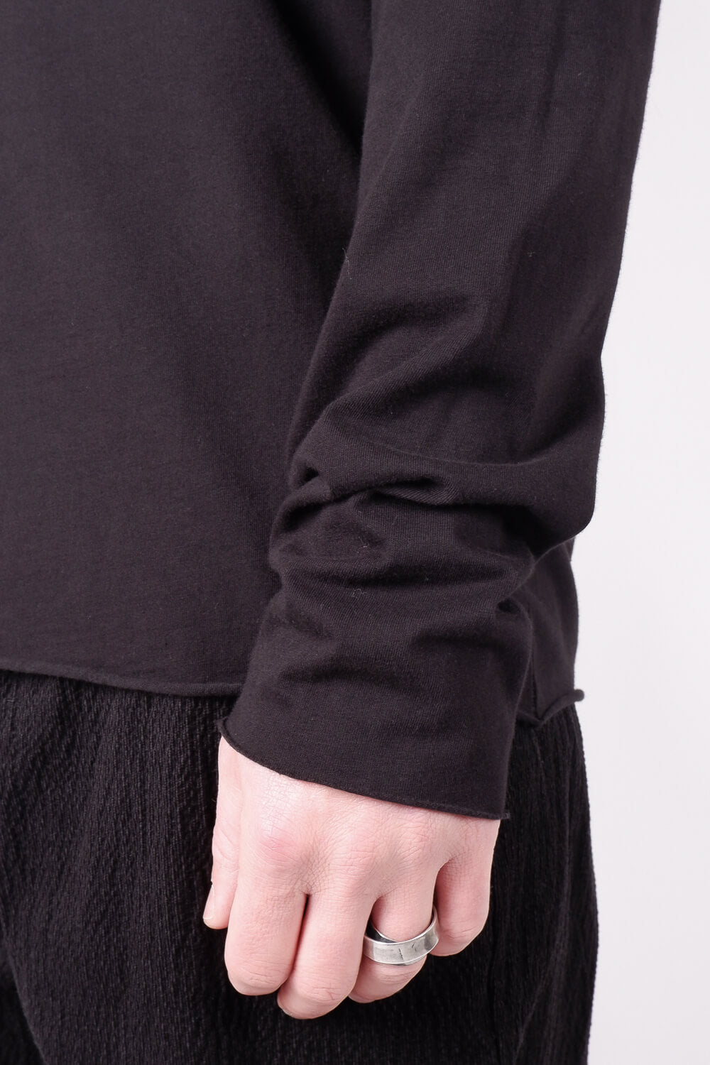 Raw Neck Relaxed Fit L/S T-Shirt Black