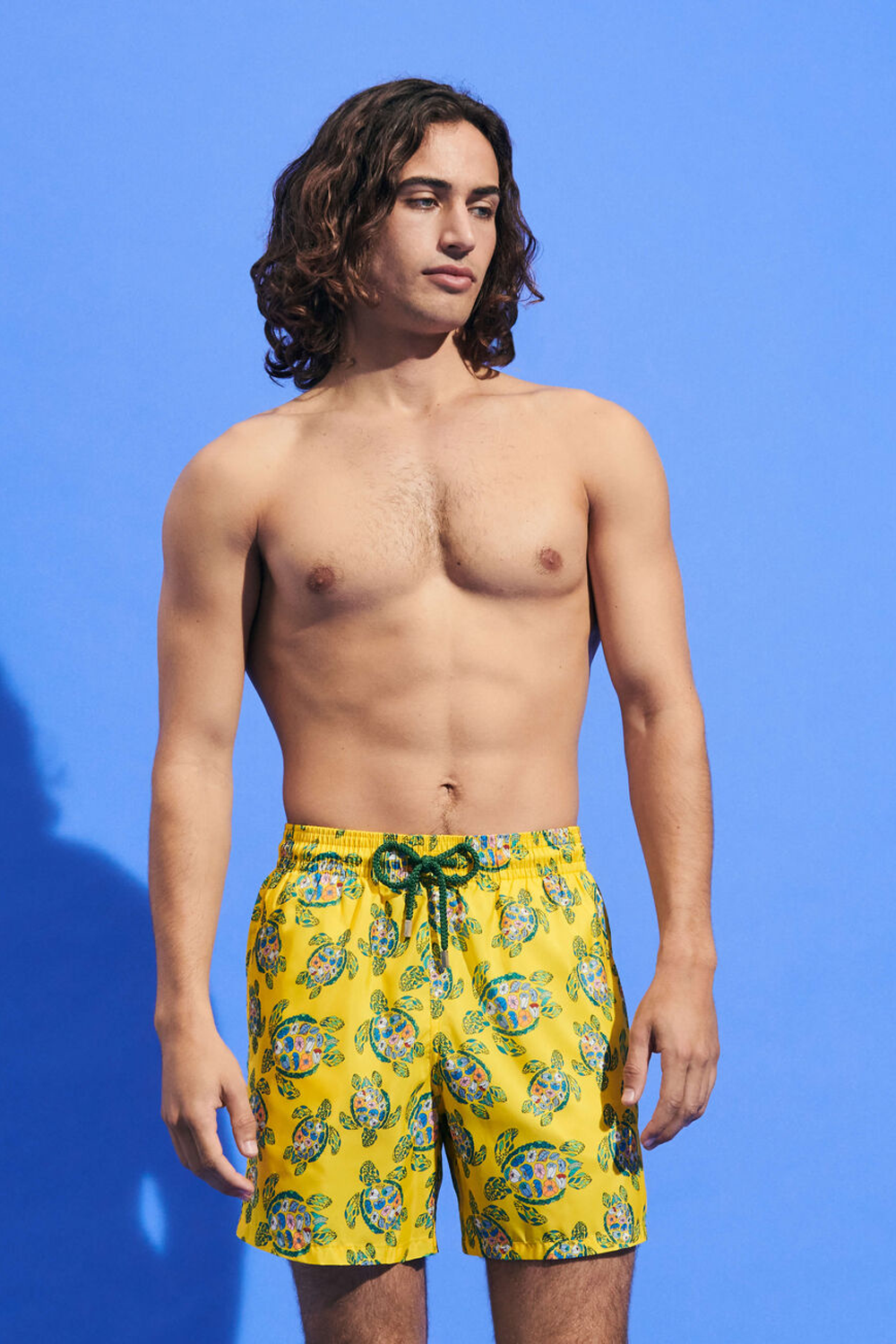 Buy the Vilebrequin Ultra-light Provencal Turtles Swimshorts in Yellow at Intro. Spend £50 for free UK delivery. Official stockists. We ship worldwide.