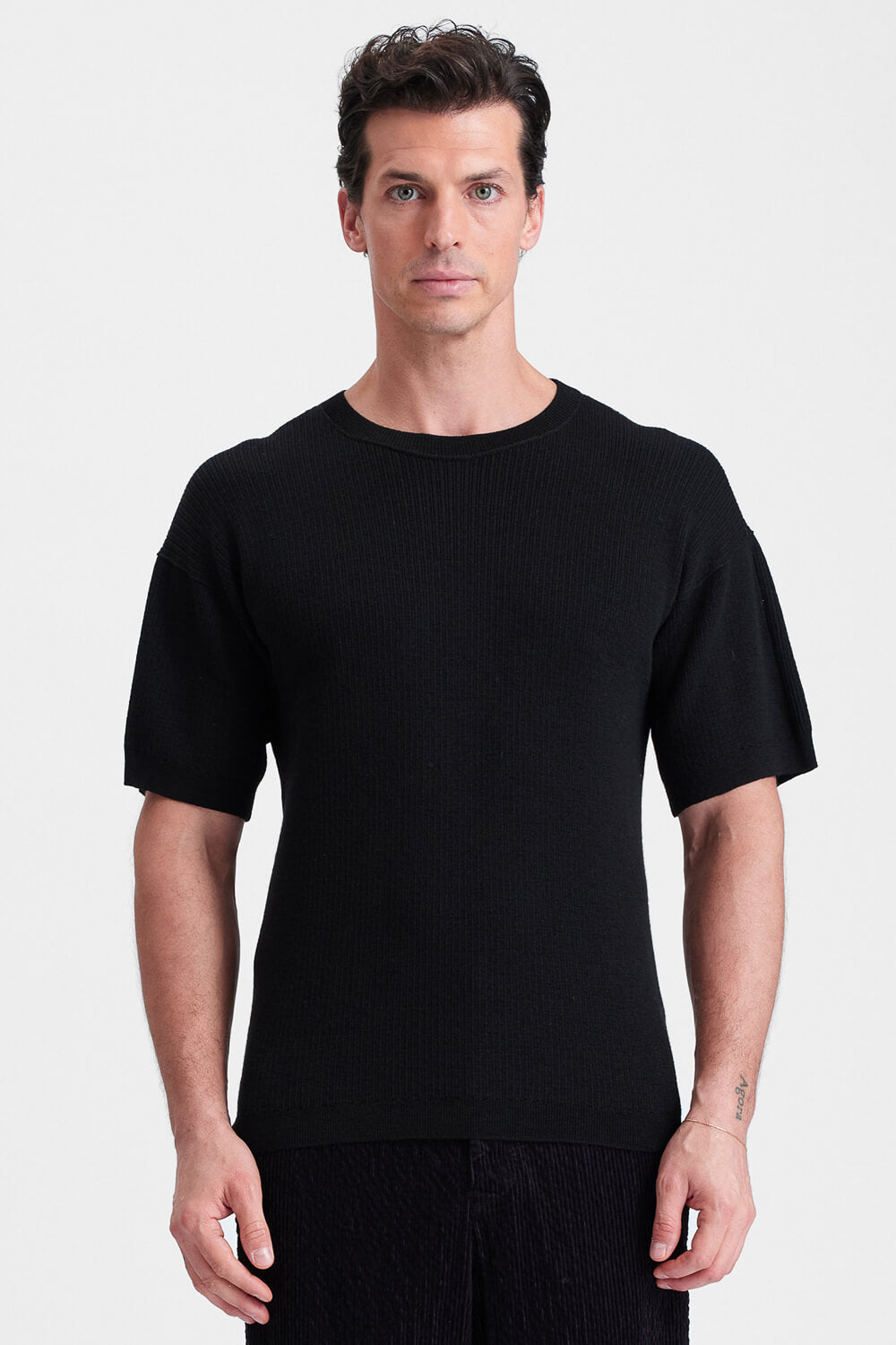 Virgin Wool Ribbed Round Neck T-Shirt W/ Neck Stitch Detail Black