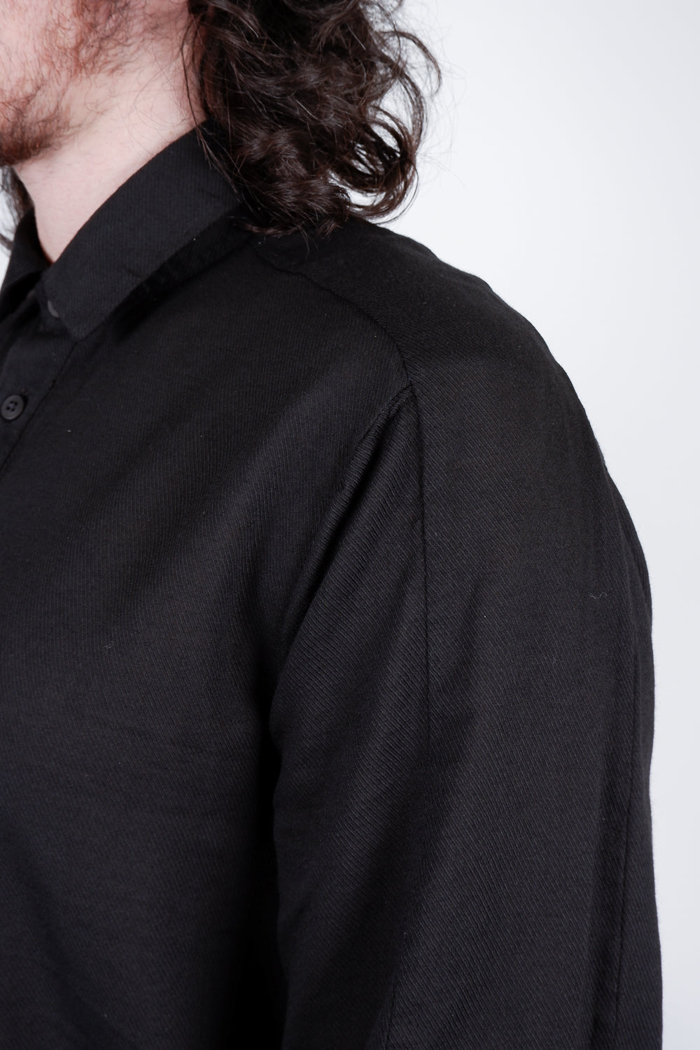 Buy the Transit Wool/Cashmere Regular Fit Shirt in Black at Intro. Spend £50 for free UK delivery. Official stockists. We ship worldwide.