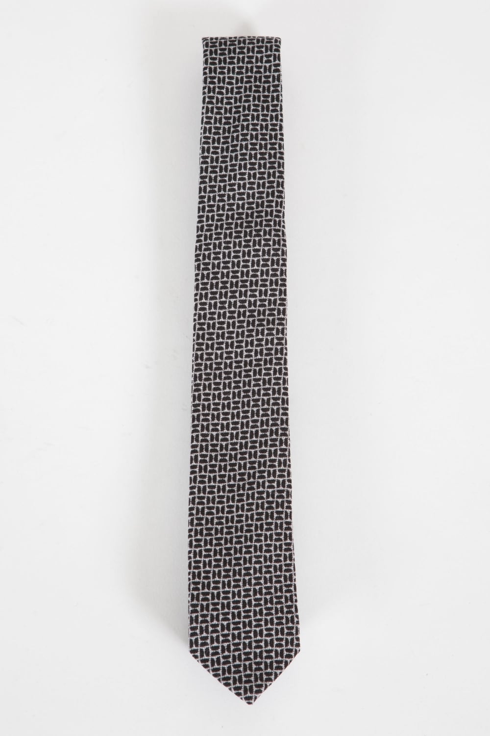 Buy the Remus Uomo Narrow Tie Grey/Black at Intro. Spend £50 for free UK delivery. Official stockists. We ship worldwide.
