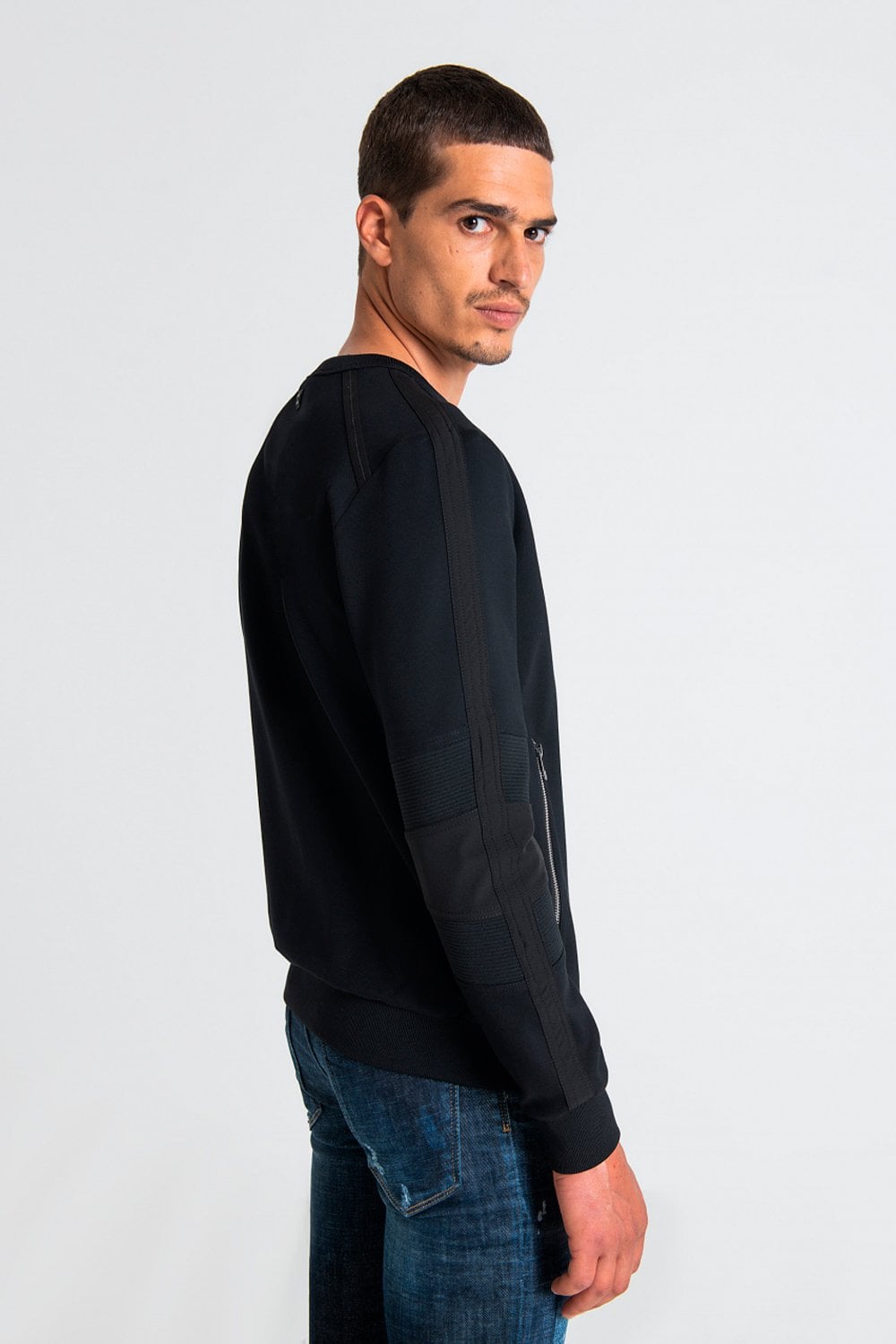 Buy the Antony Morato Slim Fit Sweatshirt in Black at Intro. Spend £50 for free UK delivery. Official stockists. We ship worldwide.