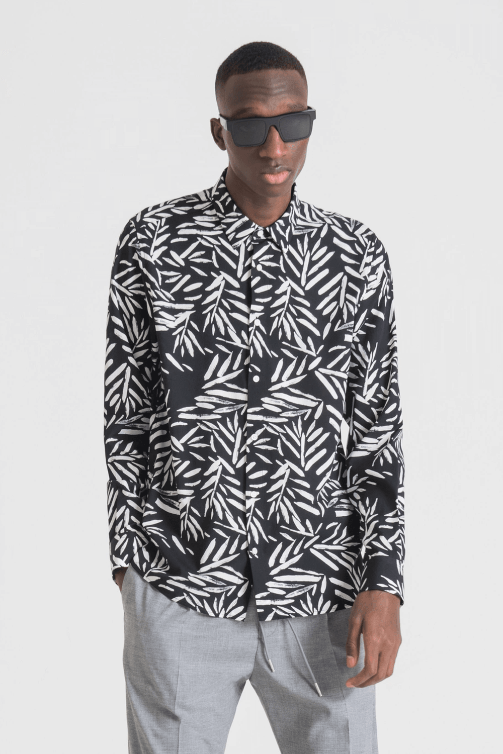 Buy the Antony Morato Barcelona Print Shirt in Black at Intro. Spend £50 for free UK delivery. Official stockists. We ship worldwide.