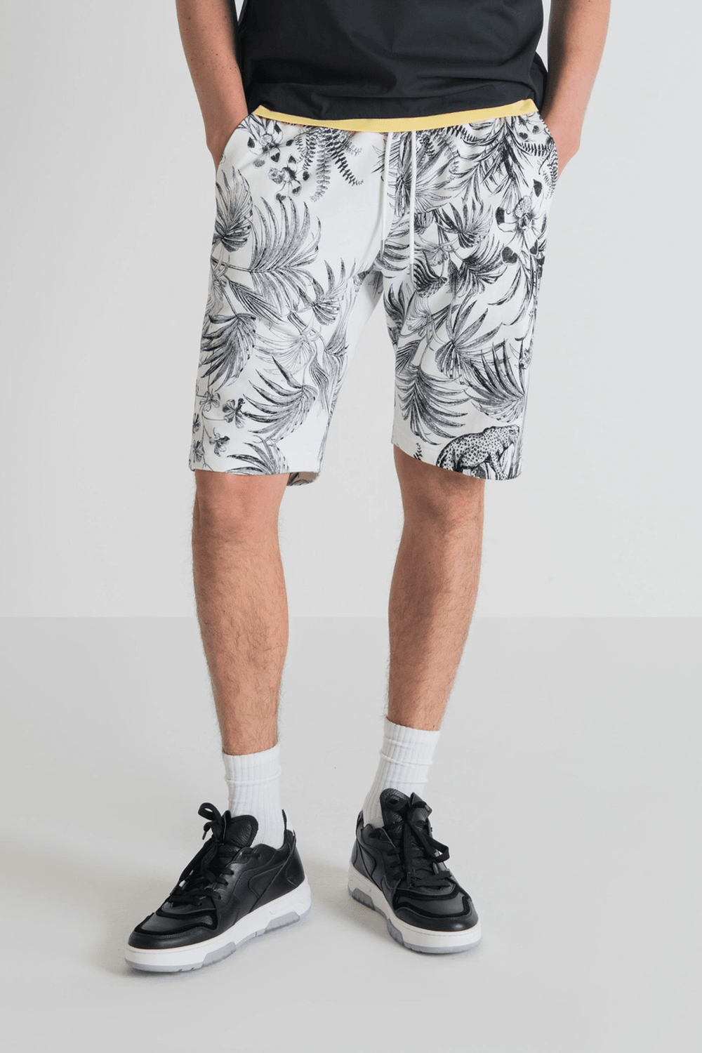 Buy the Antony Morato Honolulu Monochrome Short in Cream at Intro. Spend £50 for free UK delivery. Official stockists. We ship worldwide.