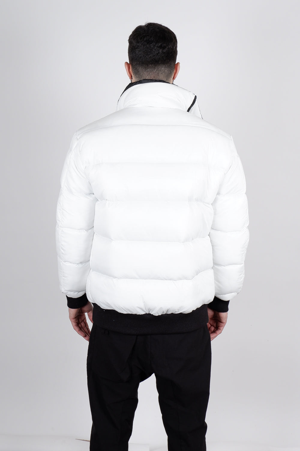 Buy the La Haine Inside Us 3P Woshot Down Jacket White at Intro. Spend £50 for free UK delivery. Official stockists. We ship worldwide.