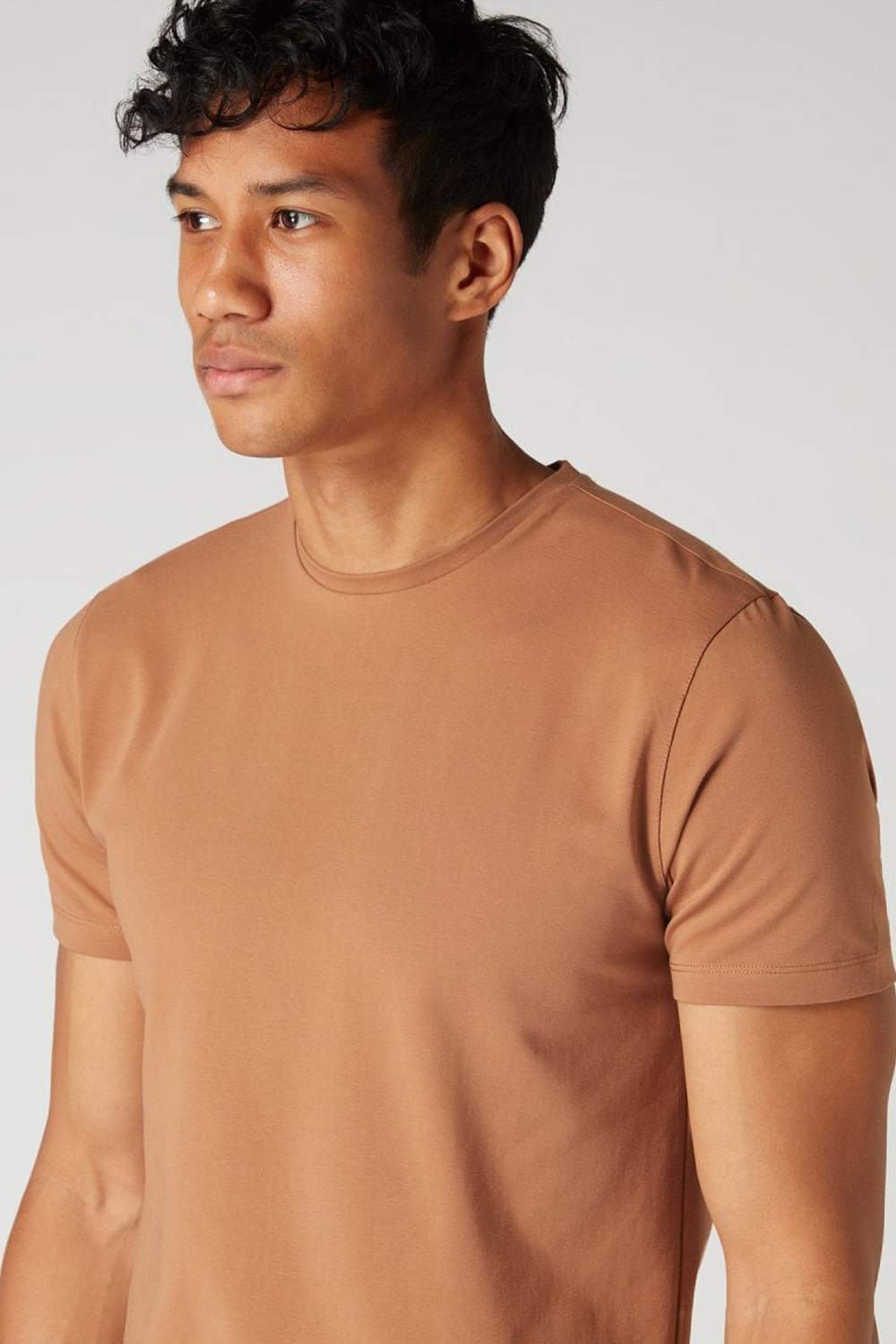 Buy the Remus Uomo Basic Round Neck T-Shirt Camel at Intro. Spend £50 for free UK delivery. Official stockists. We ship worldwide.