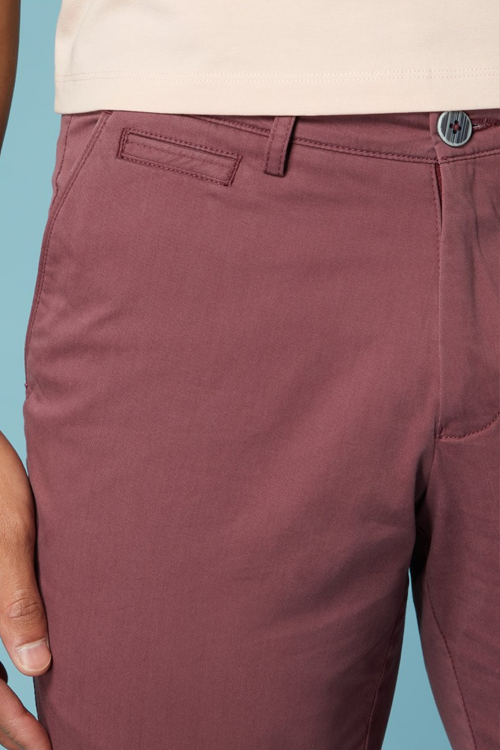 Buy the Remus Uomo Chino Shorts Burgundy at Intro. Spend £50 for free UK delivery. Official stockists. We ship worldwide.